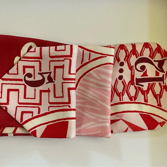 Hermès “Tout en Carré” Maxi Twilly Scarf - Picture 2 of 11